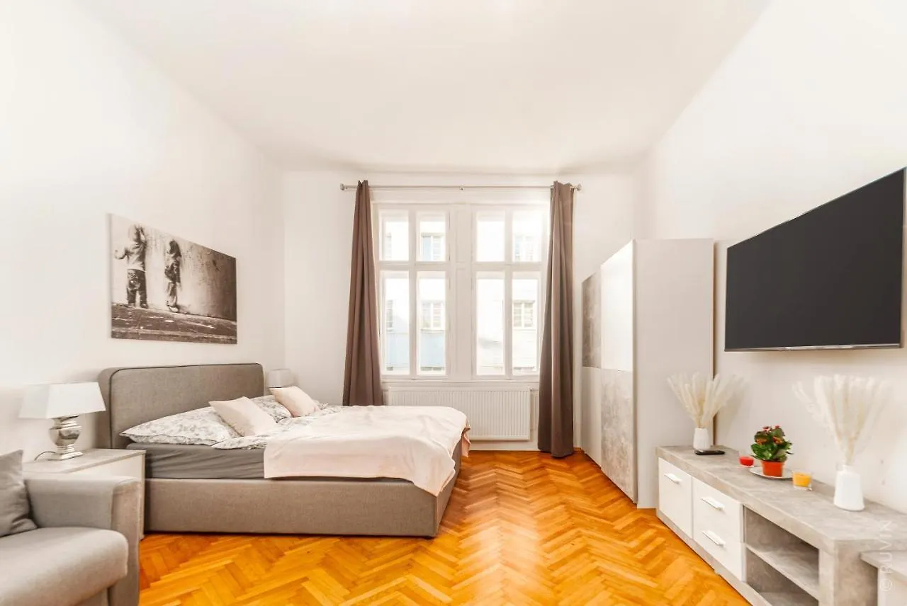 City Apartment With Netflix, Central And Near Metro, 12 Vienna