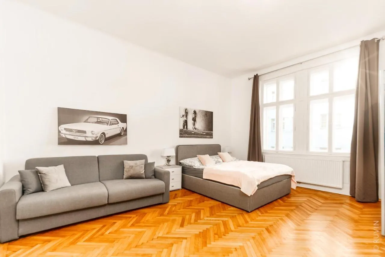 City Apartment With Netflix, Central And Near Metro, 12 Vienna