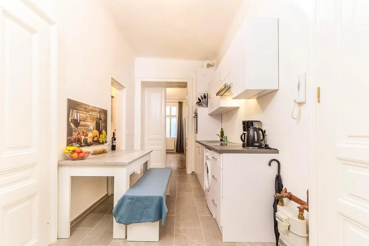 City Apartment With Netflix, Central And Near Metro, 12 Vienna